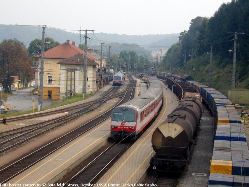 http://railfaneurope.net/pix/at/station/Spielfeld-Strass/OBBSStrass.jpg