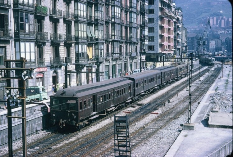 http://railfaneurope.net/pix/es/electric/emu/historic/430/BP631x.jpg